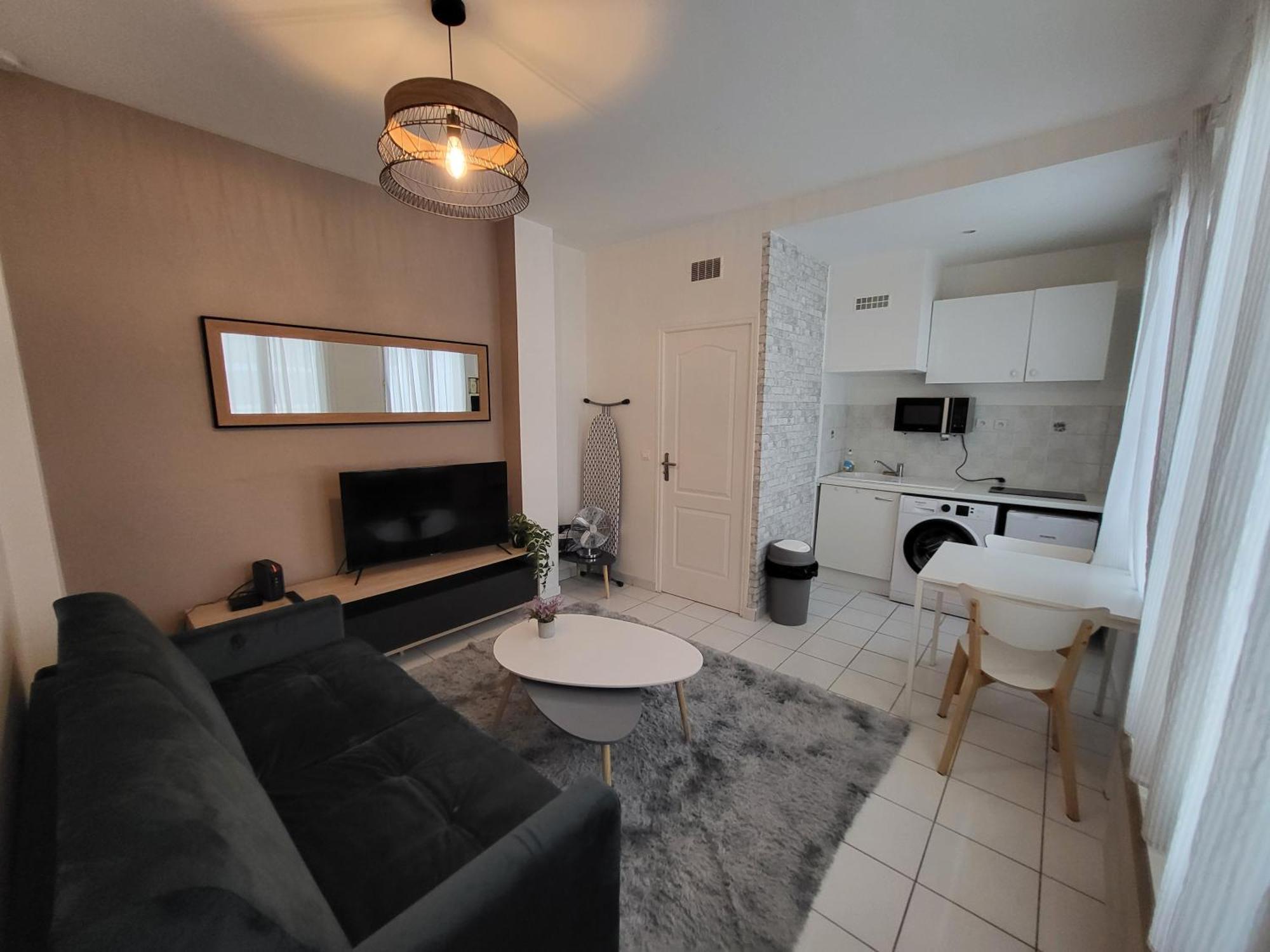 Appartement Spacieux 28M2 Avec Chambre Separee Issy-les-Moulineaux Exterior photo